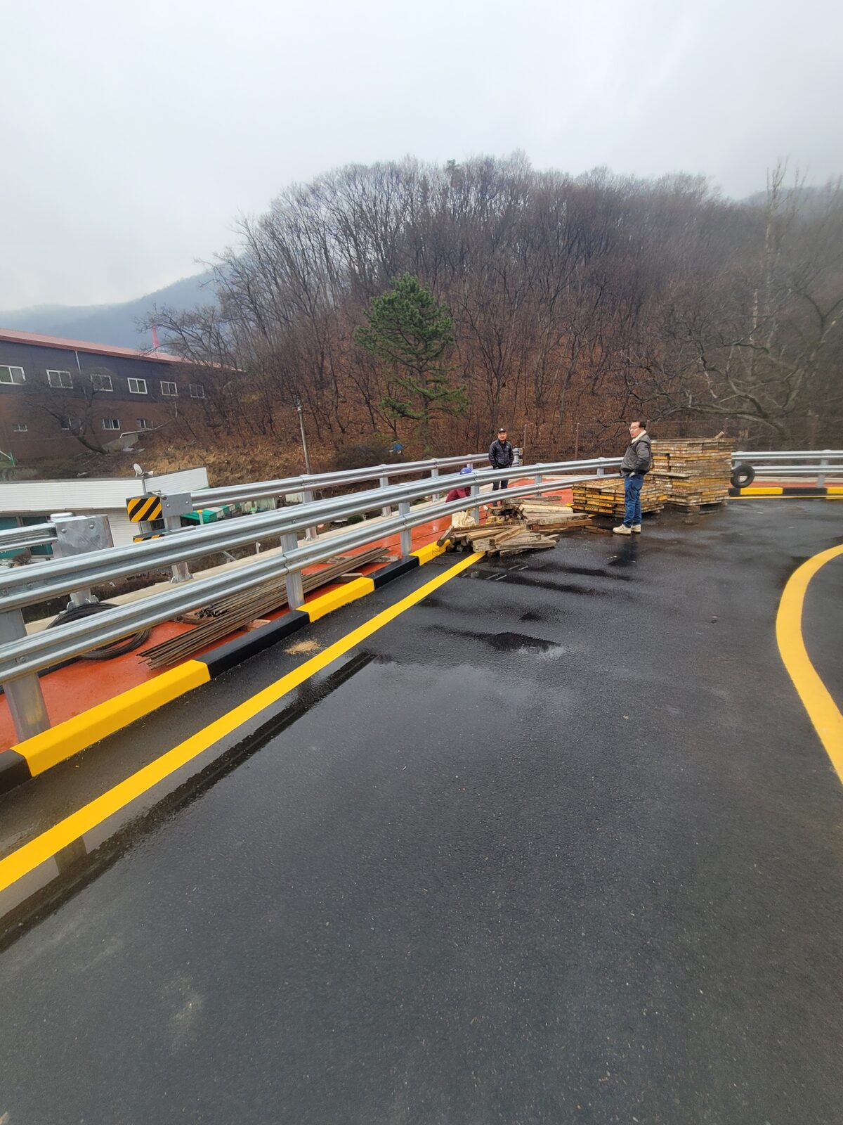 현장 진입로 확인 및 자재 반입